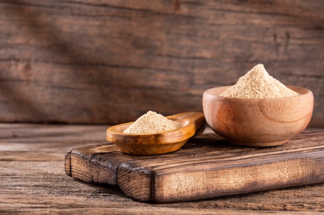 Poudre de Maca, un complément alimentaire permettant d'améliorer la fertilité de la femme avant une grossesse.